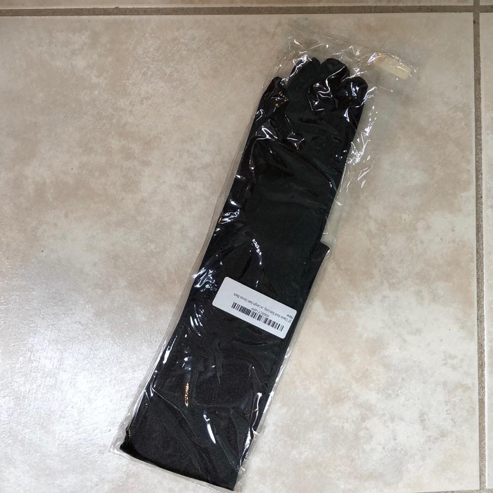 Long black gloves
